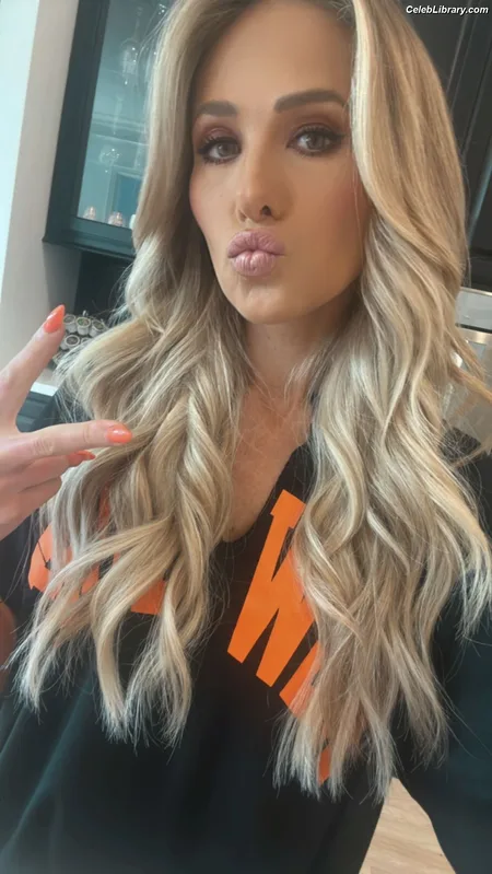 Tomi Lahren photo 19 of 336