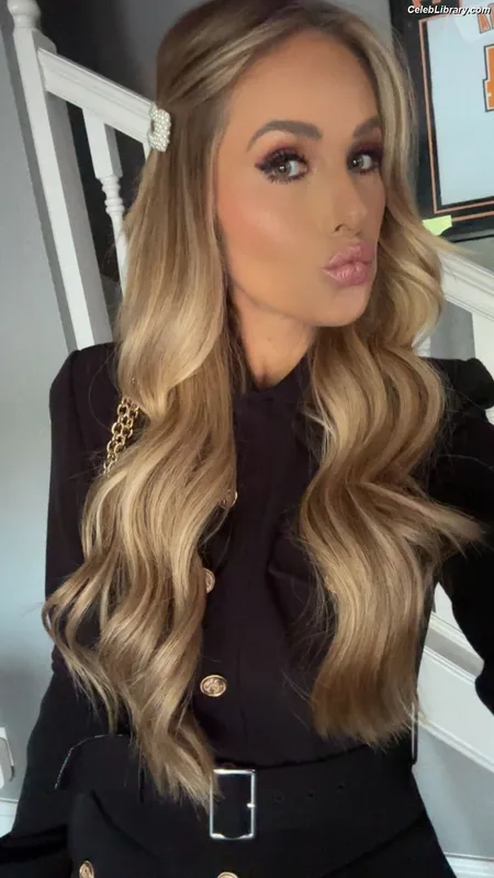 Tomi Lahren photo 1 of 336