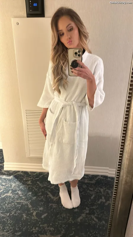 Tomi Lahren photo 8 of 336