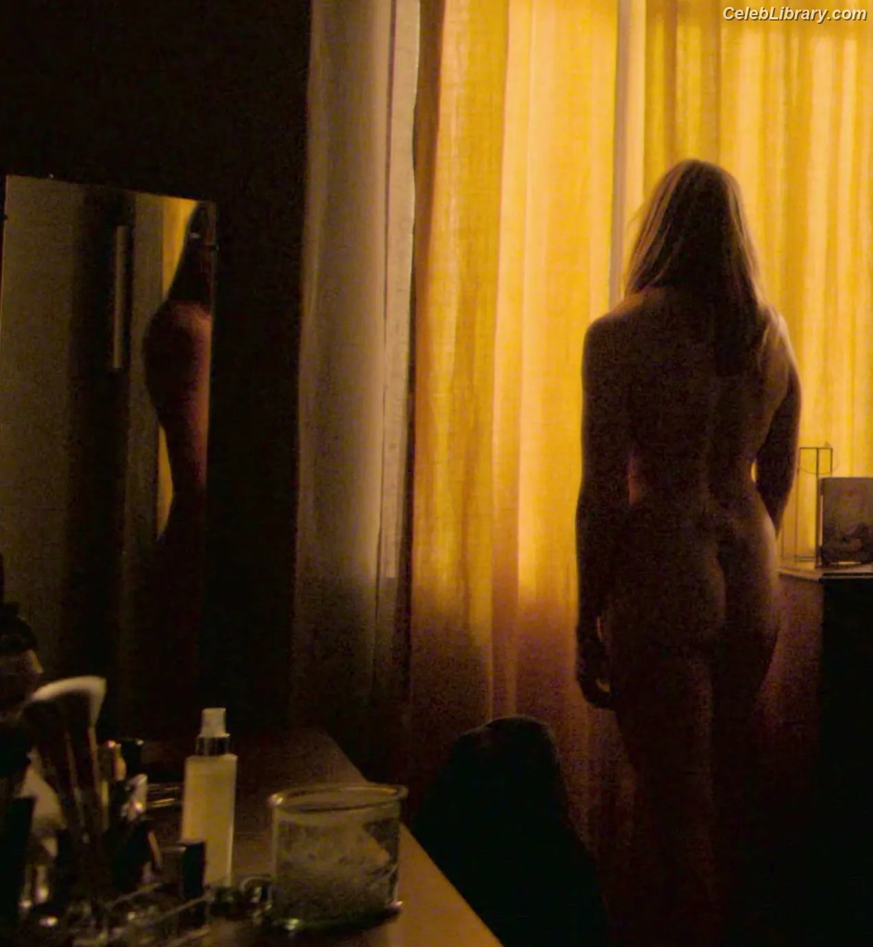 Toni Collette photo 6 of 8