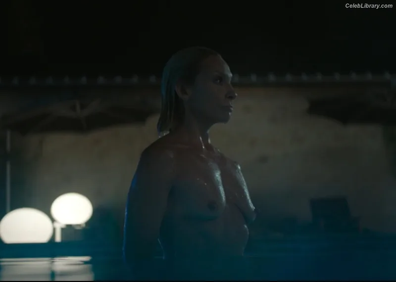 Toni Collette photo 5 of 9