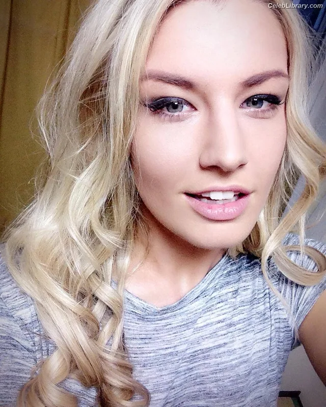 Toni Storm photo 2 of 261