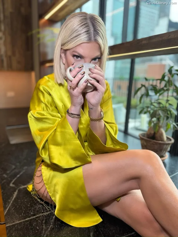 Tori Spelling photo 1 of 13