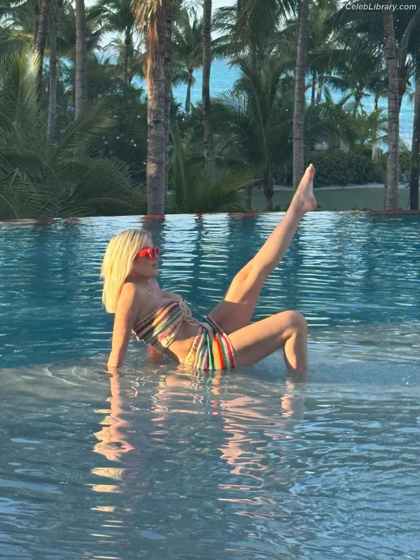 Tori Spelling photo 5 of 13