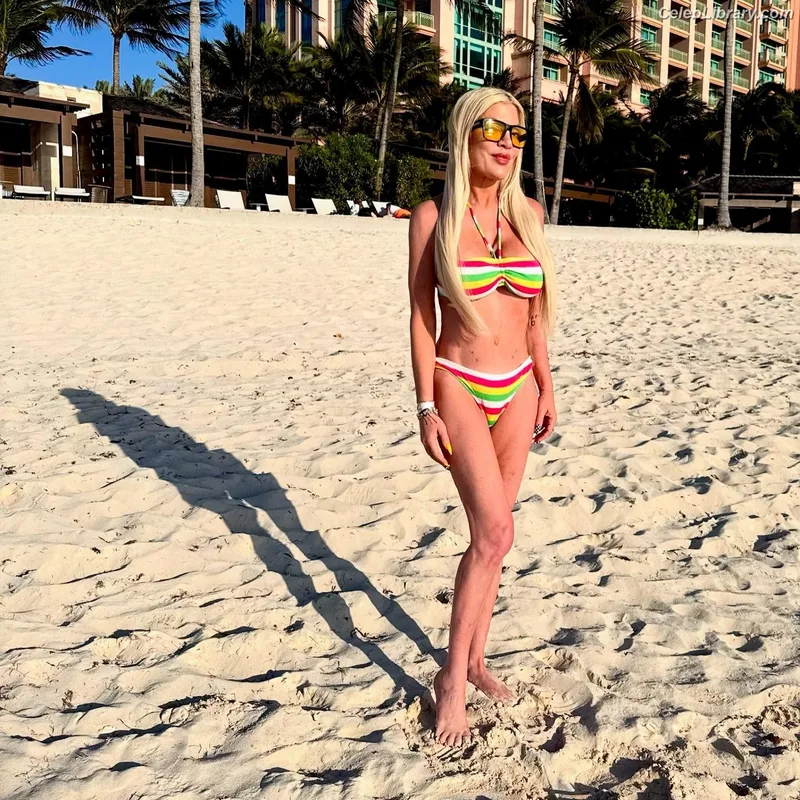 Tori Spelling photo 12 of 13