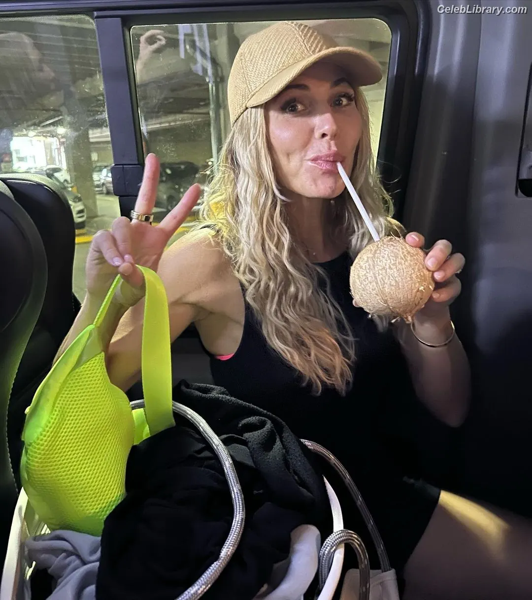 Torrie Wilson photo 19 of 2509