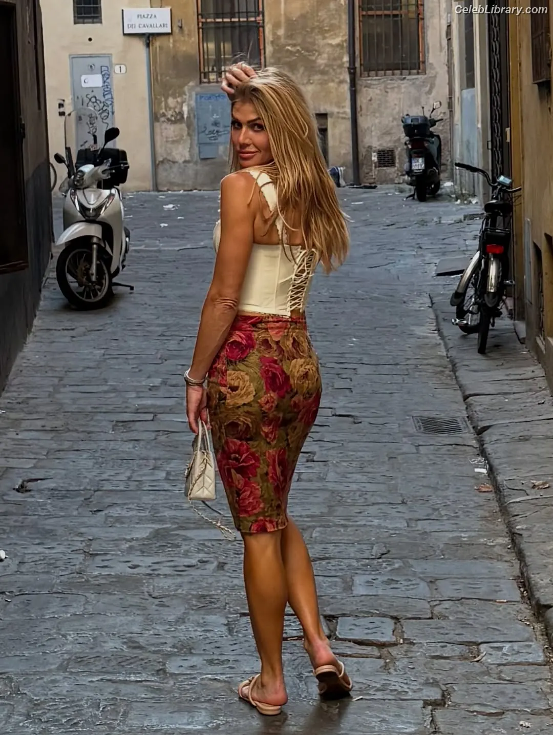 Torrie Wilson photo 22 of 2509