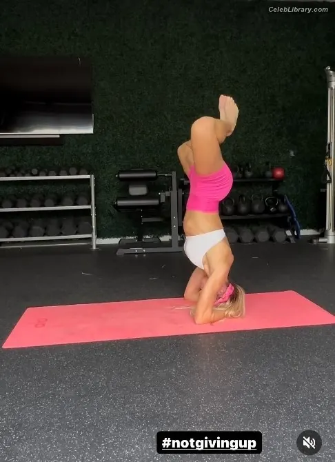 Torrie Wilson photo 11 of 2509