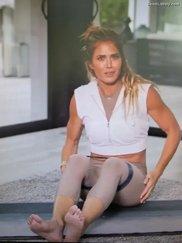 Torrie Wilson photo 4 of 2510