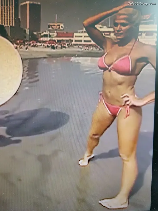Torrie Wilson photo 1 of 2510