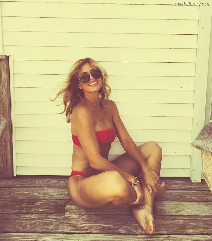Torrie Wilson photo 1 of 2510
