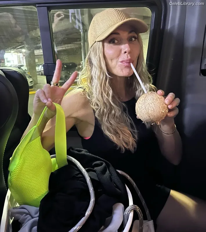 Torrie Wilson photo 19 of 2510
