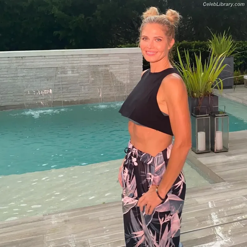 Torrie Wilson photo 9 of 2510