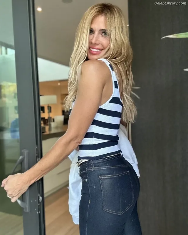 Torrie Wilson photo 21 of 2510