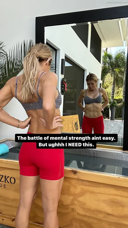 Torrie Wilson photo 2 of 2510