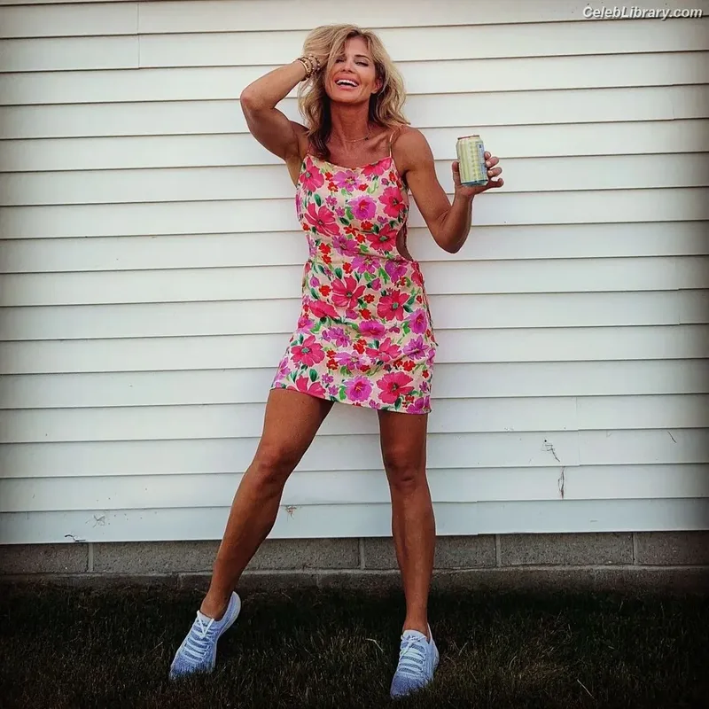 Torrie Wilson photo 3 of 2510