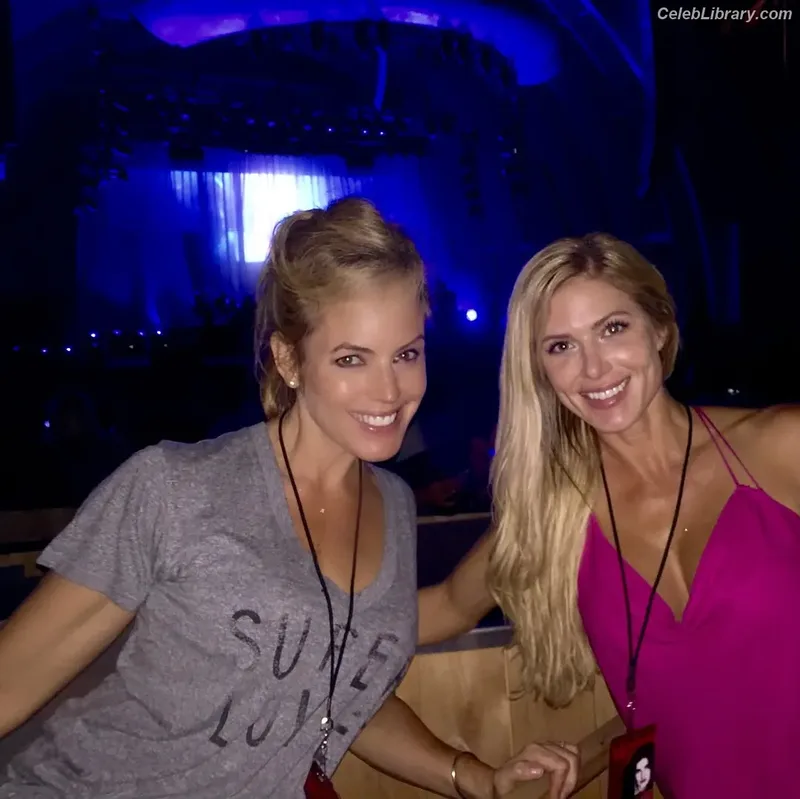 Torrie Wilson photo 23 of 2510
