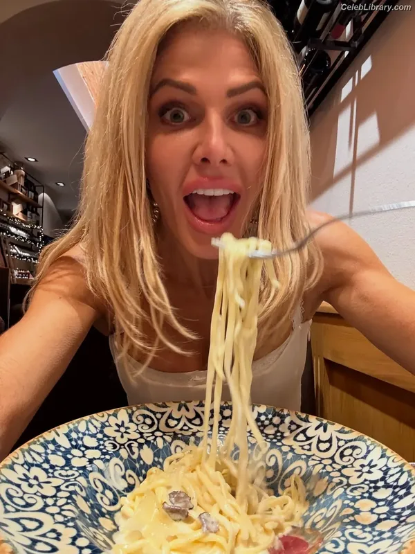 Torrie Wilson photo 23 of 2510