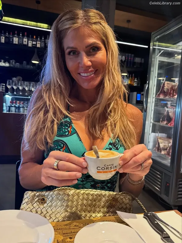 Torrie Wilson photo 2 of 2510
