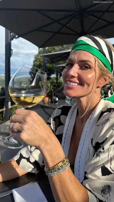 Torrie Wilson photo 10 of 2510