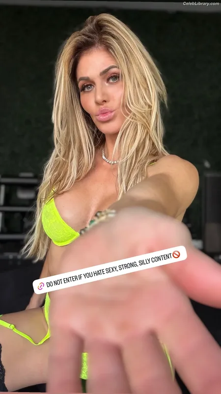 Torrie Wilson photo 8 of 2510