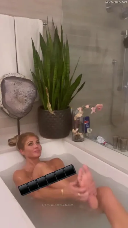 Torrie Wilson photo 11 of 2510