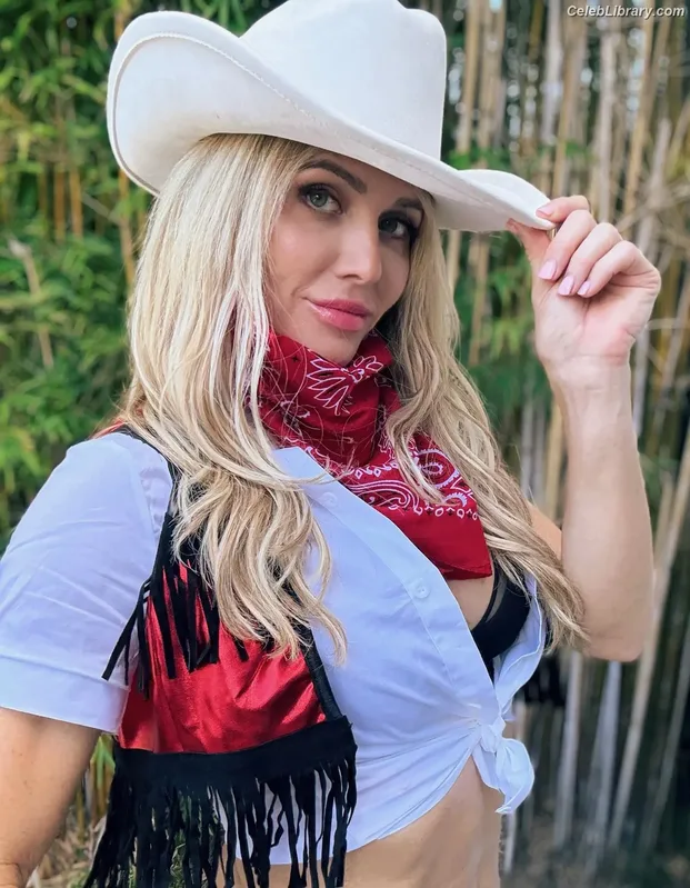 Torrie Wilson photo 23 of 2510