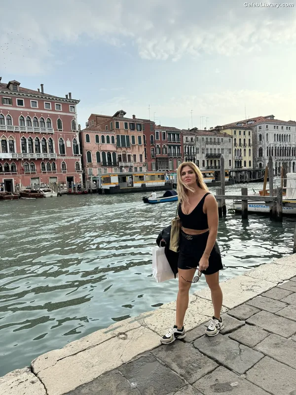 Torrie Wilson photo 13 of 2510