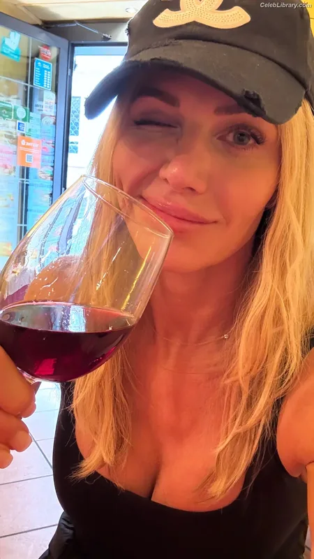 Torrie Wilson photo 11 of 2510