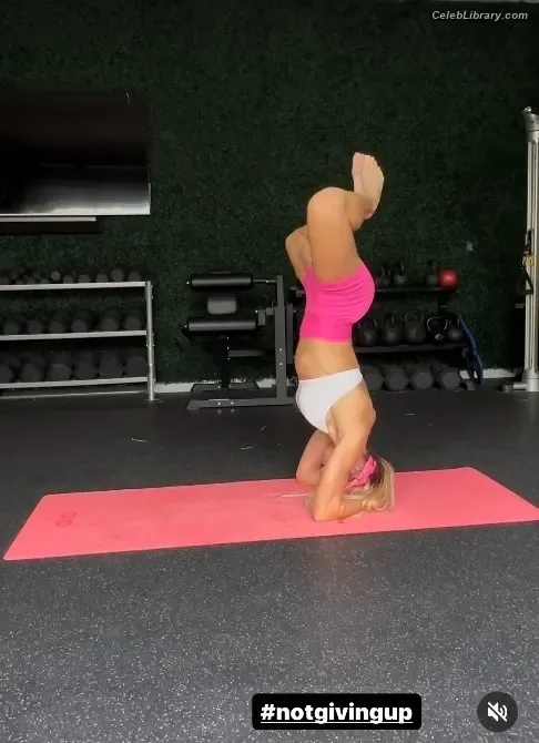 Torrie Wilson photo 11 of 2510