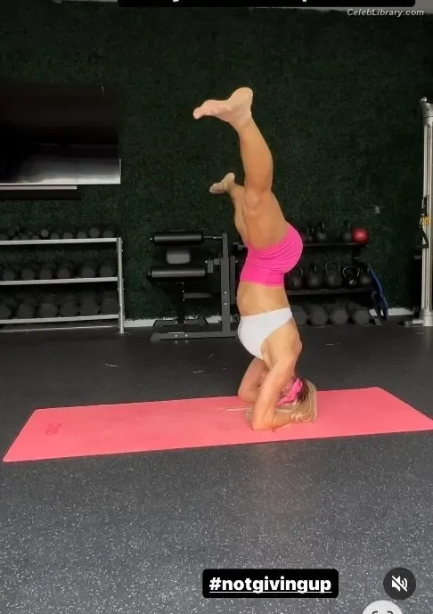 Torrie Wilson photo 15 of 2510