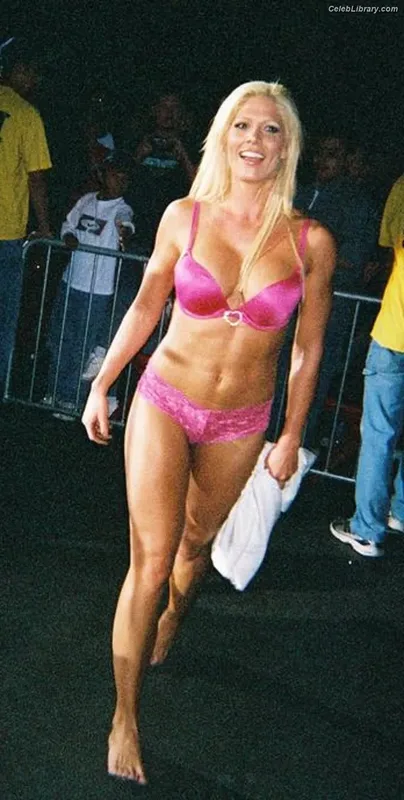 Torrie Wilson photo 1 of 2510