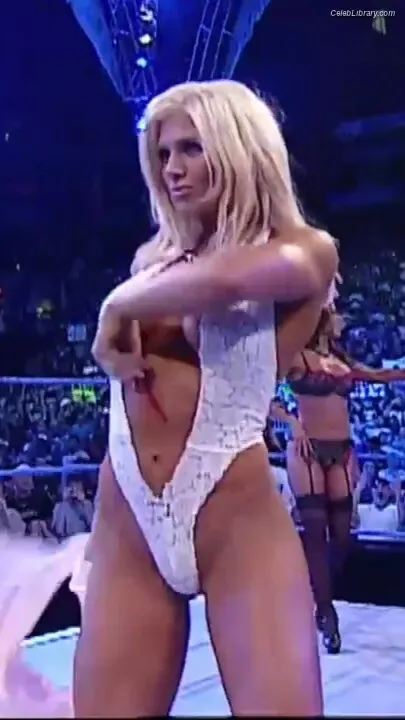 Torrie Wilson photo 1 of 2510