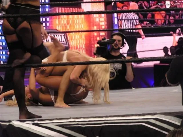 Torrie Wilson photo 9 of 2510