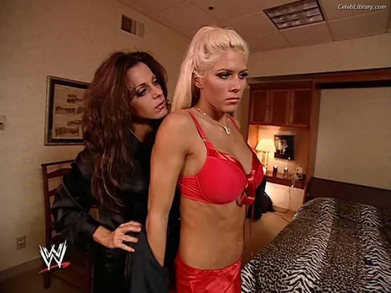 Torrie Wilson photo 1 of 2510