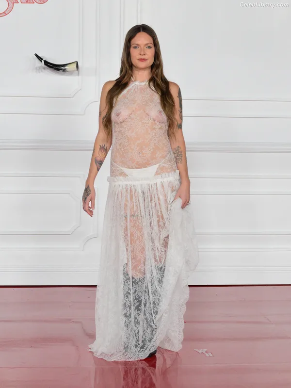 Tove Lo photo 1 of 302