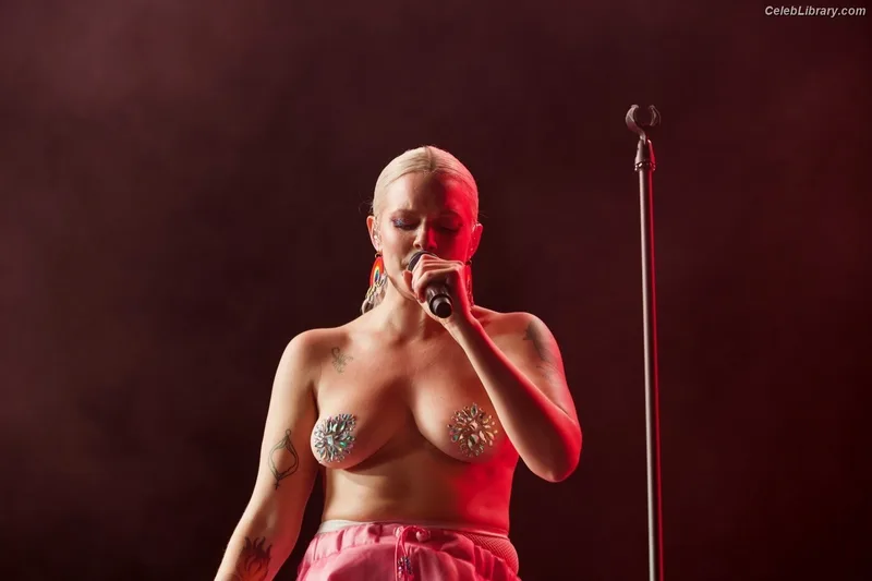 Tove Lo photo 12 of 302