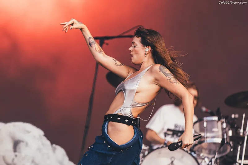 Tove Lo photo 16 of 302