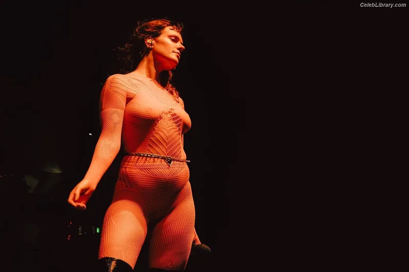 Tove Lo photo 1 of 302