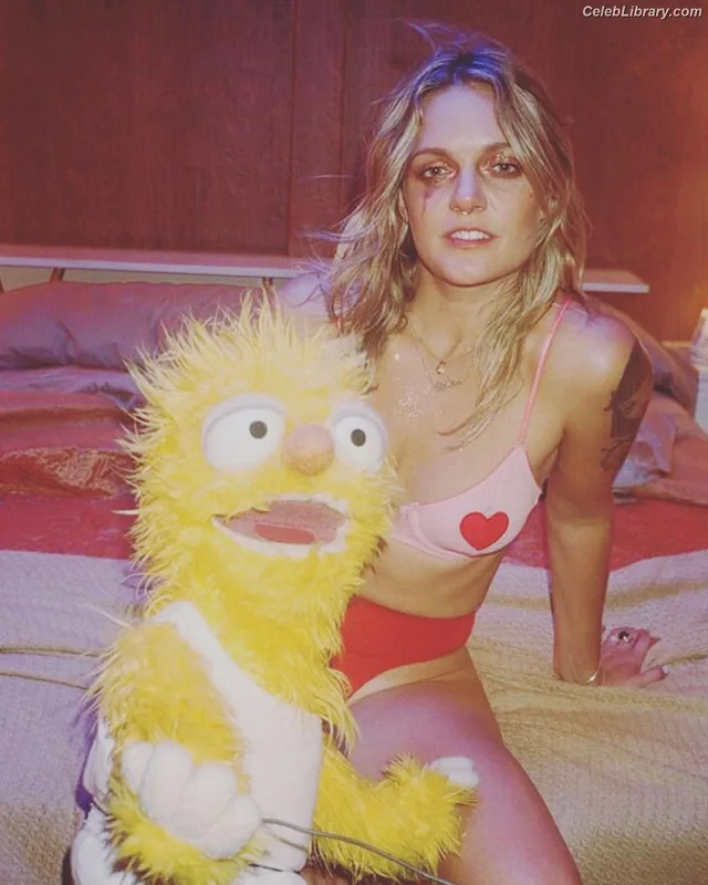 Tove Lo photo 3 of 302