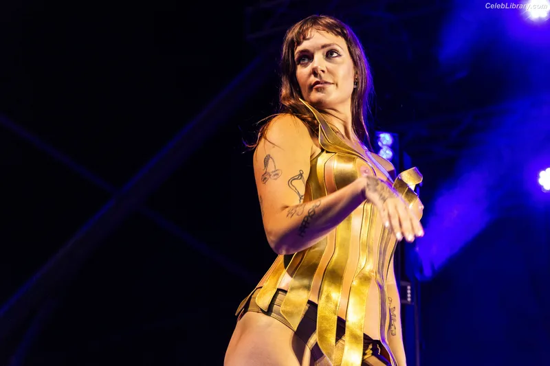 Tove Lo photo 1 of 302