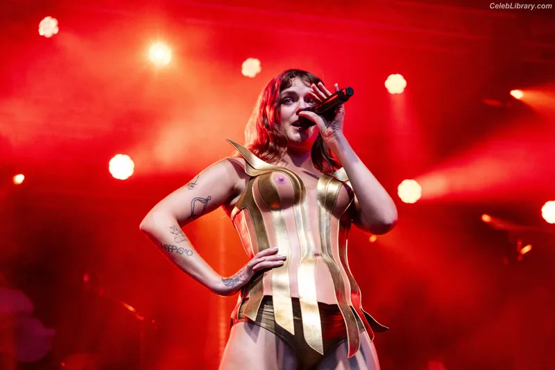 Tove Lo photo 2 of 302
