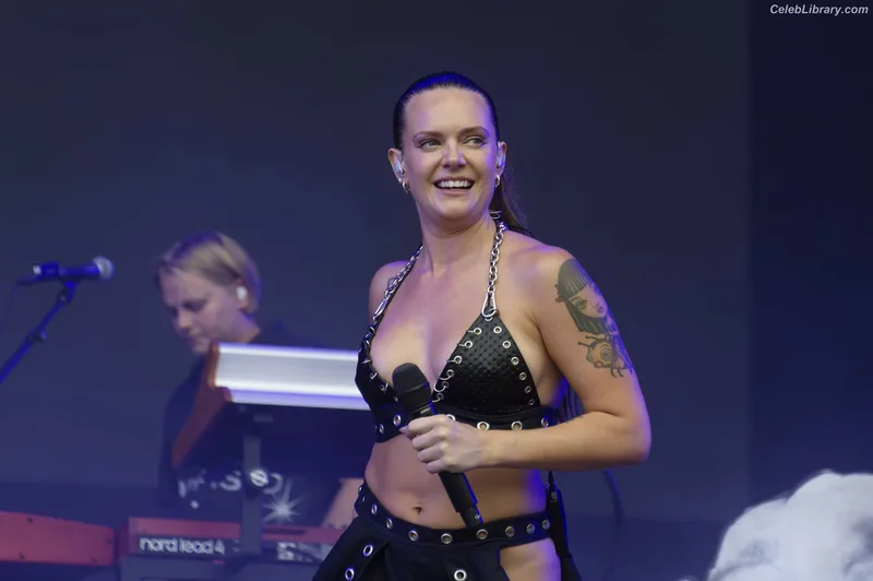 Tove Lo photo 4 of 302