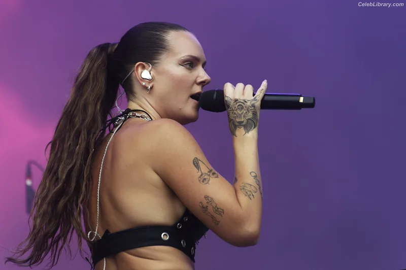 Tove Lo photo 7 of 302
