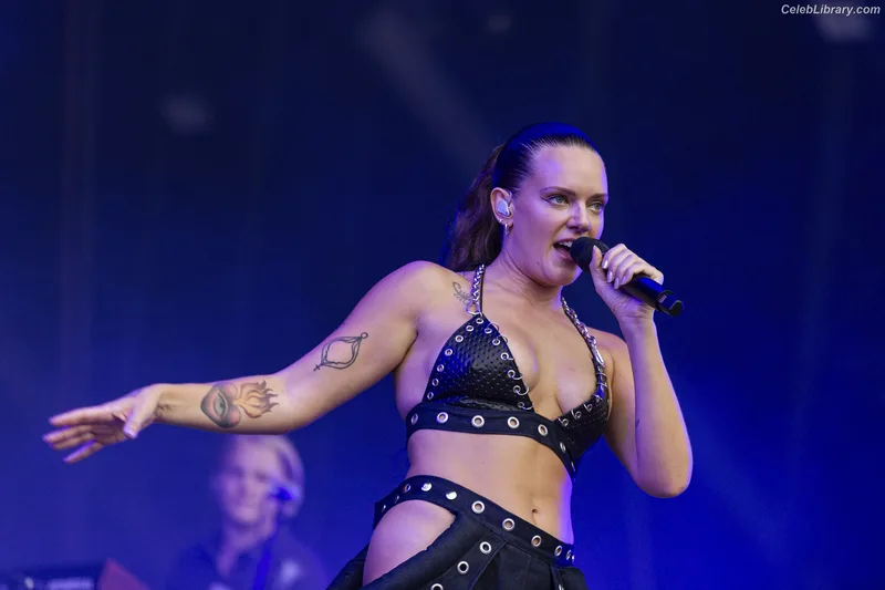 Tove Lo photo 8 of 302