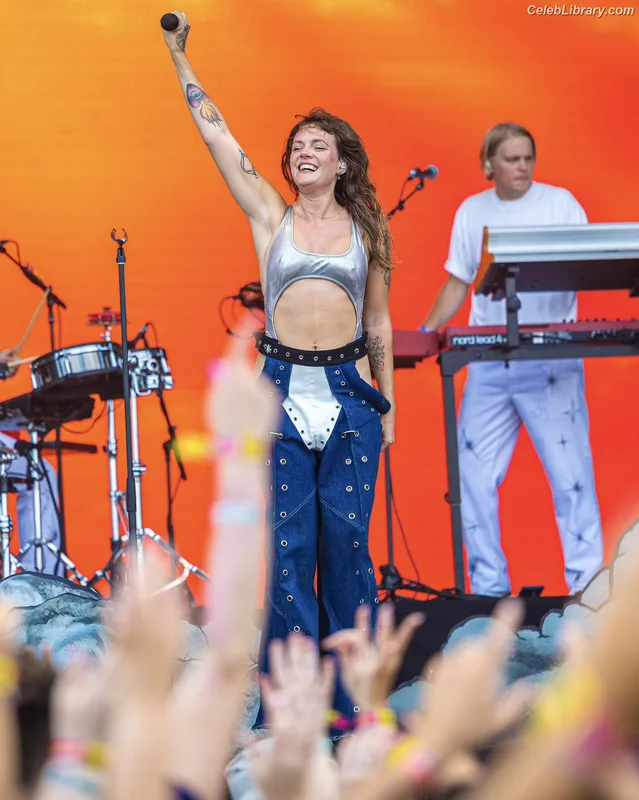 Tove Lo photo 12 of 302
