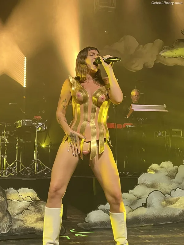 Tove Lo photo 14 of 302