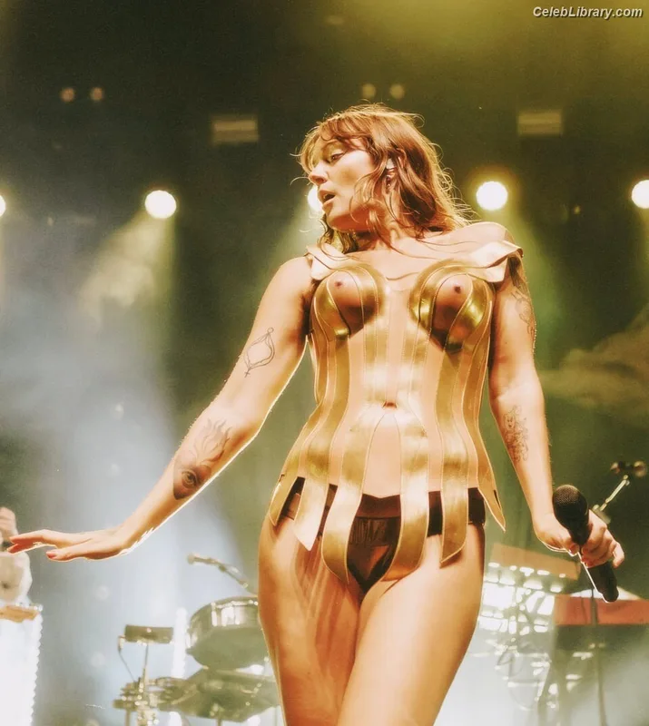 Tove Lo photo 7 of 302