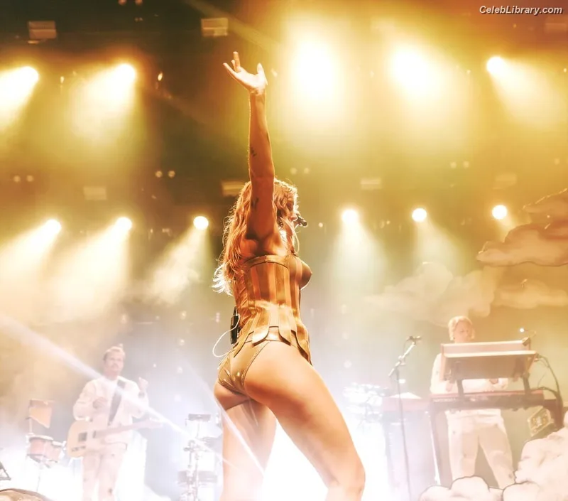 Tove Lo photo 13 of 302