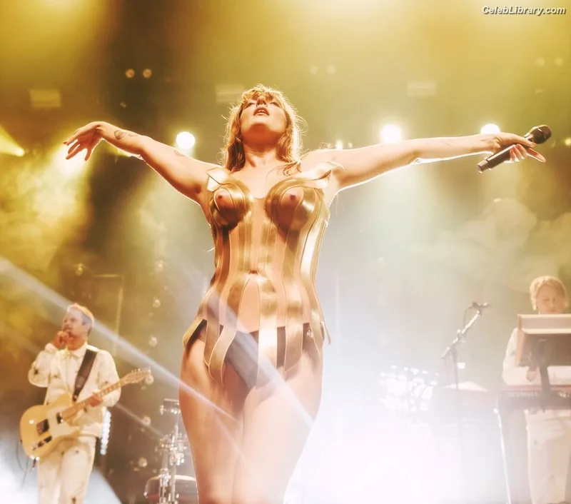 Tove Lo photo 16 of 302